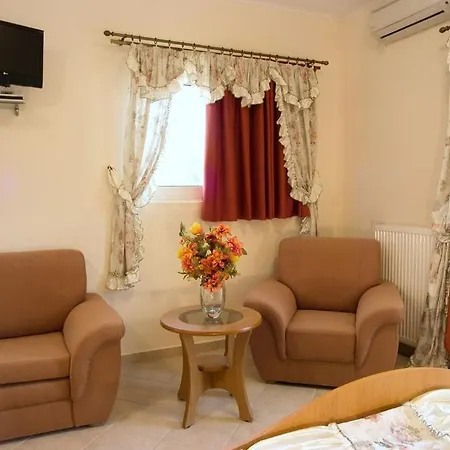 Nancy Aparthotel Agios Andreas (Messenia)